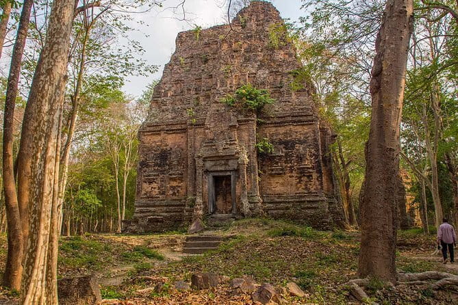 1-Day Angkor Wat Cycling Tour: Scenic Bike Adventure in Siem Reap - The Elephant Terrace and Victory Gate