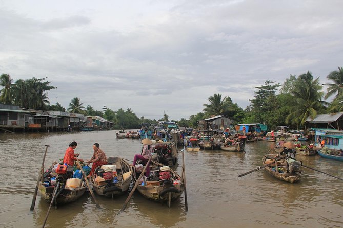 1-day Mekong Delta Tour: Cai Be Market, Local Island and Cycling - Cooking and lunch with a local touch