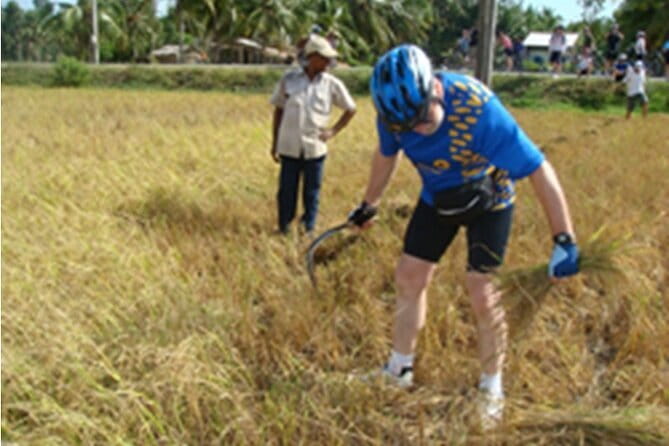 3 Days Cycling Mekong Delta - Guide Loc and driver Nhan make the format work