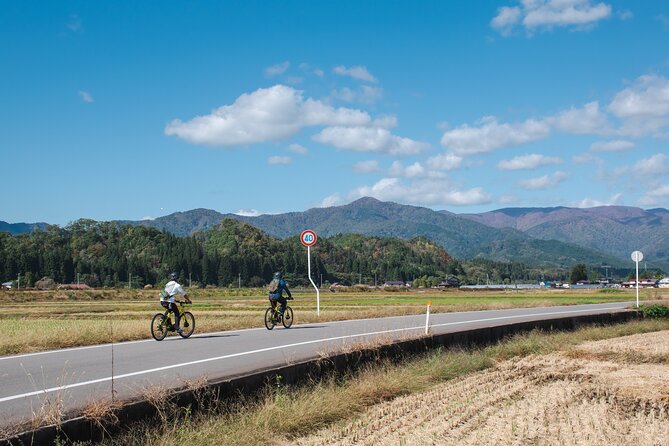 3 Hour Cycling Tour in Kakunodate - Katakurikan and Saimyoji chestnuts