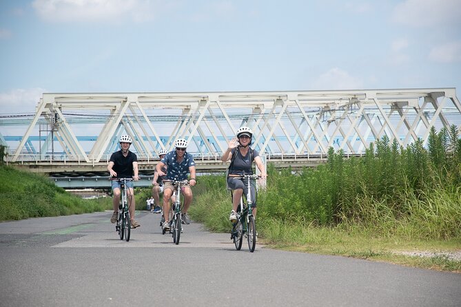 3-Hour Tokyo Private E-Bike Tour Starting from Your Hotel - Meeting Kazuma and shaping the route