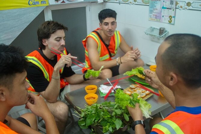 3 Hours Cycling Street Food Night Ride in Ho Chi Minh City - What the Small Group Size Means