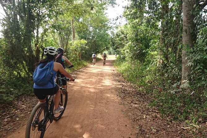 3 Hours Guided Cycling Tour Across Lake Victoria - The included Rolex and a simple refreshment stop