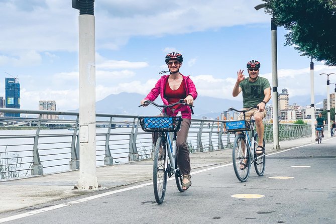 4-Hour Morning Cycling City Tour (incl. breakfast) - A breakfast table before Taipei wakes up fully