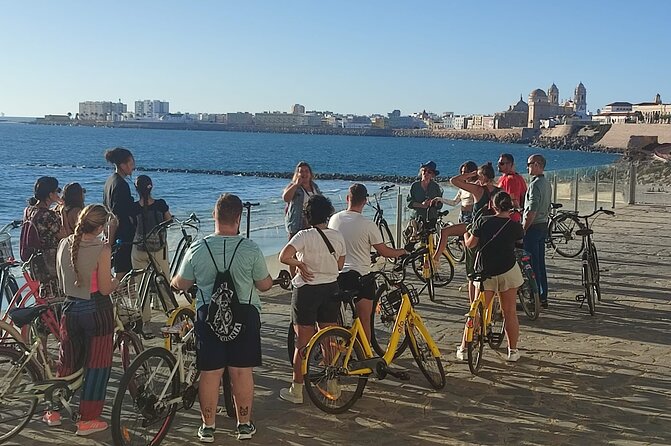 A private stroll cycling around Cádiz + bike rental - Why Cádiz makes sense on two wheels