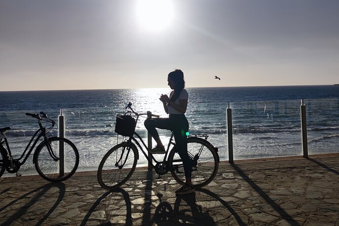 A private stroll cycling around Cádiz + bike rental - Santa Catalina Castle and Cádiz’s defensive past