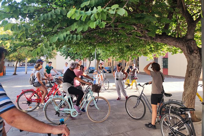 A private stroll cycling around Cádiz + bike rental - Playa La Caleta and a film setting
