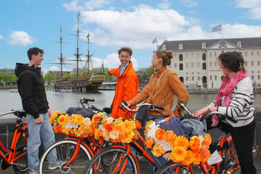 Amsterdam: Cheese Tasting, Windmill & Countryside Bike Tour - From central Amsterdam to the open fields