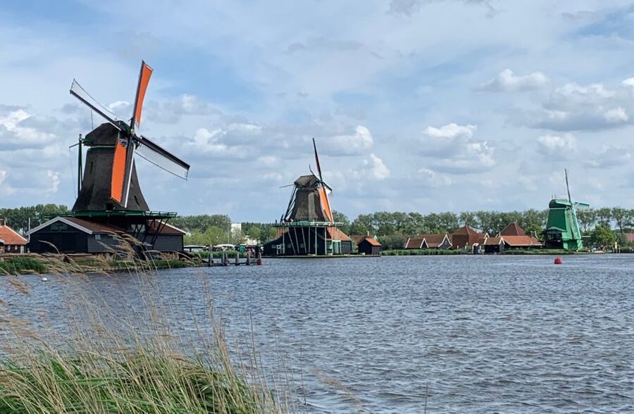 Amsterdam: Countryside Bike Tour and Zaanse Schans Windmills - Domineestuin and the approach to Zaanse Schans