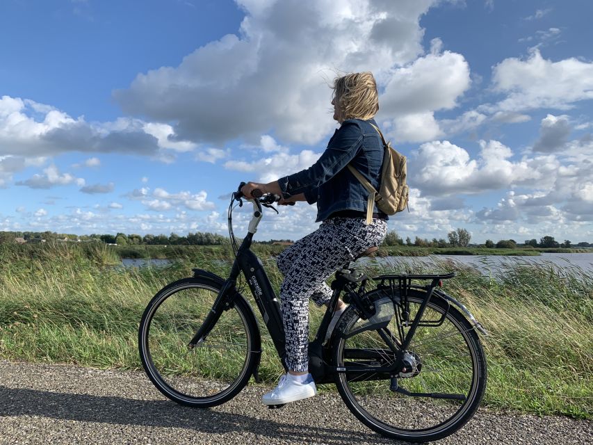 Amsterdam: Countryside Bike Tour and Zaanse Schans Windmills - Who should book this experience?