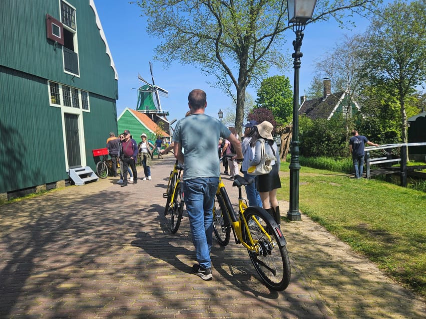Amsterdam: Zaanse Schans E-Bike Tour with Windmills & Cheese - Arriving at Zaanse Schans