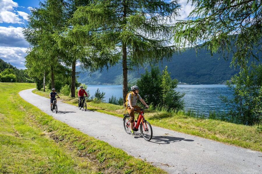 Andalsnes: Bike & Hike Adventure to Litlefjellet Summit - Why this Åndalsnes outing works so well