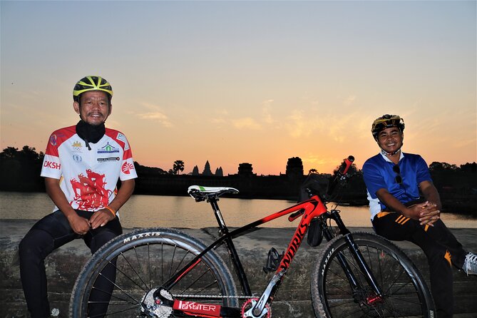 Angkor Sunrise Expedition Cycling Through Serene Backroads - Breakfast and bike setup at Srah Srang