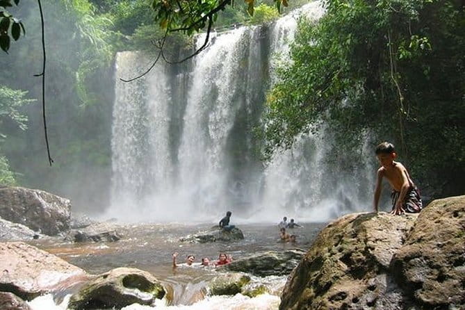 Angkor Wat Cycling Tour - Bayon and the many-faced center of Angkor Thom