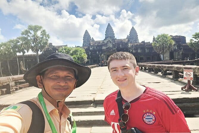 Angkor Wat Cycling Tour With local Tour Guide from Siem Reap - A quieter pause at Ta Nei