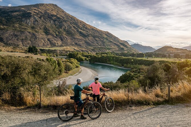 Arrowtown to Queenstown Full-Day Bike Adventure - Starting with coffee and history in Arrowtown
