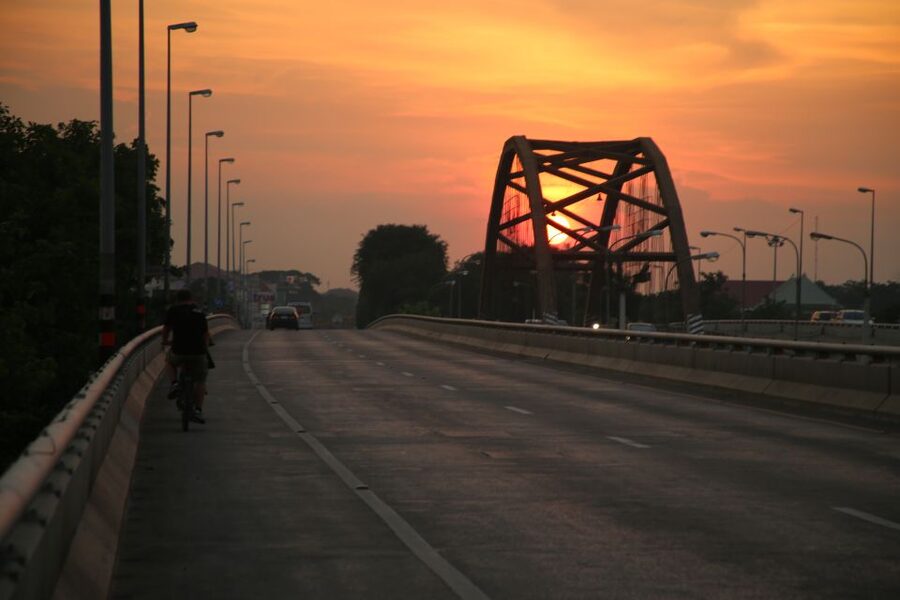 Ayutthaya: 3-Hour Sunset Ride Bike Excursion - Bang Ian Night Market and the first taste of local life