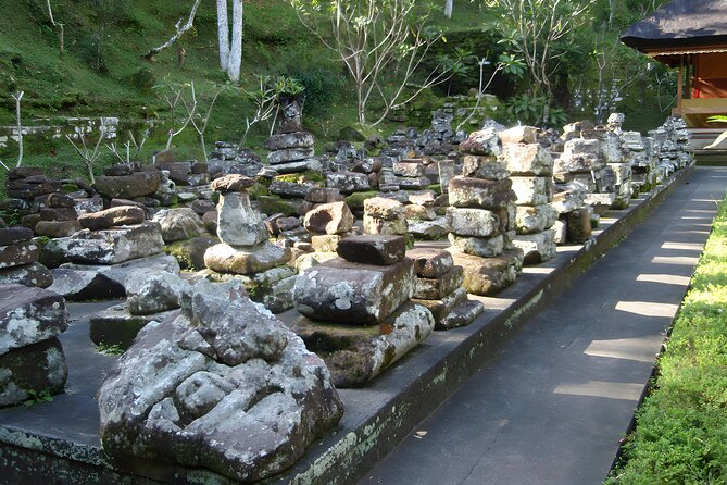 Bali Cycling and Ubud Tour Packages: A Thrilling Adventure - Ubud Palace and the center of town