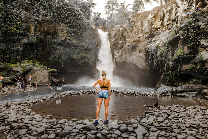 Bali Cycling and Ubud Waterfall Tour - Ubud Palace and the short central Ubud stop