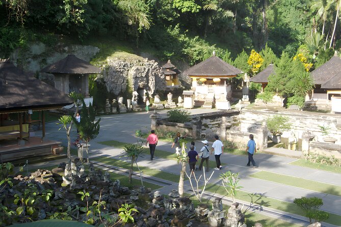 Bali Cycling and Ubud Waterfall Tour - Tegenungan Waterfall and the final stretch