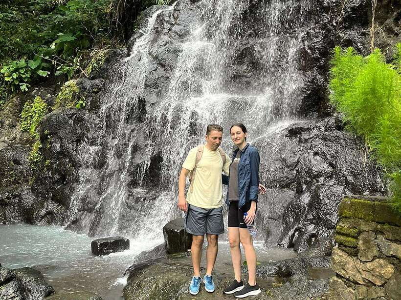 Bali: Sidemen Valley Cycling Tour with Gembleng Waterfall - Meeting an arak maker in Sidemen