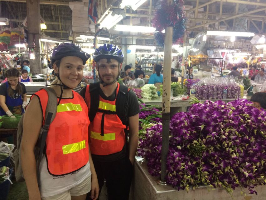 Bangkok: Night Bike Ride and Dinner at a Local Restaurant - Why Bangkok works so well at night by bike