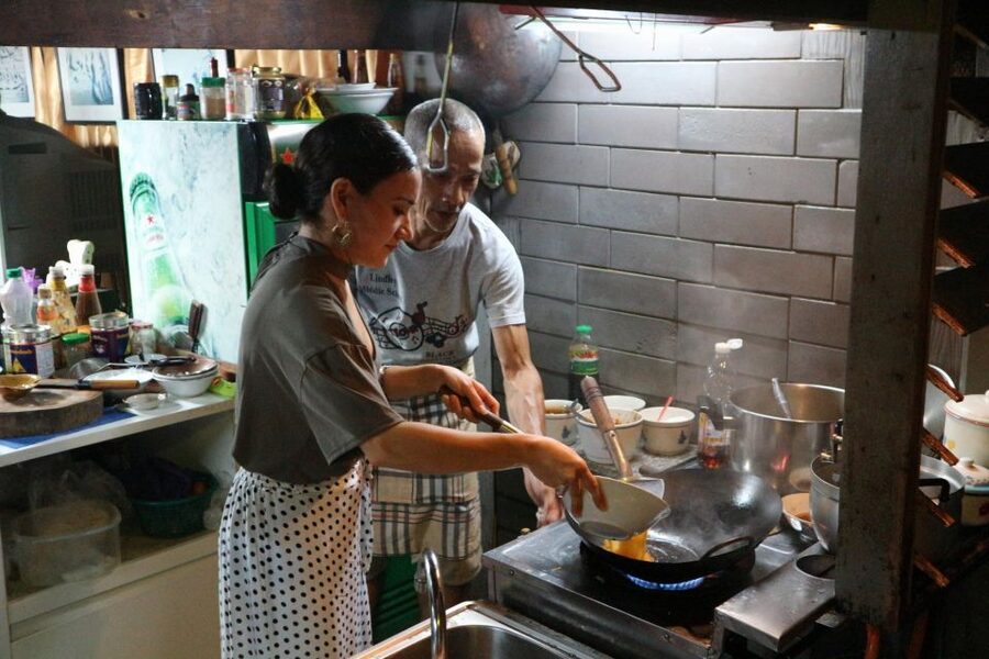 Bangkok: Night Bike Ride and Dinner at a Local Restaurant - Dinner at a family-run local restaurant