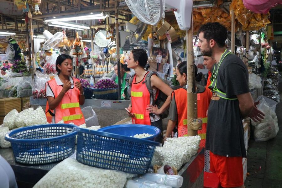 Bangkok: Night Bike Ride and Dinner at a Local Restaurant - Pak Khlong Talat, Bangkok’s flower market