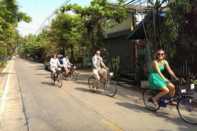 Bangkok's Green Lung Jungle Cycling Adventure Tour - The tuk-tuk ride and Chao Phraya crossing