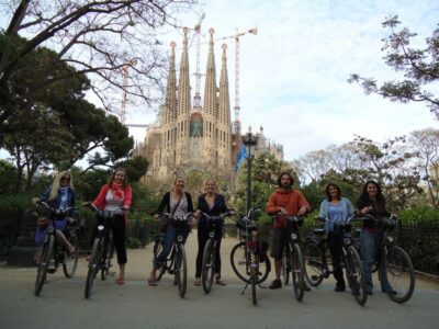 Barcelona Highlights Bike Tour: Cycle along the beach!