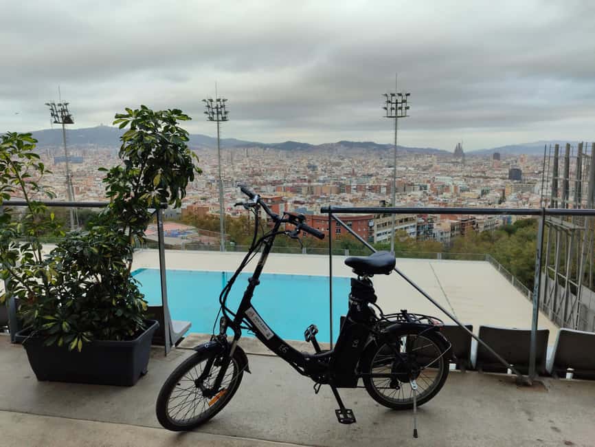 Barcelona: Montjuïc e-bike Adventure with Views and Castle - A terrace break with your own choice of refreshment