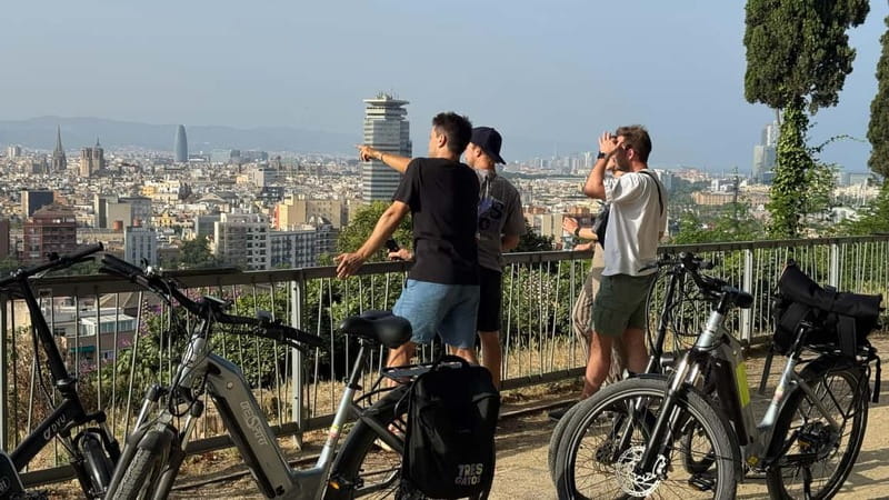 Barcelona: Montjuïc e-bike Adventure with Views and Castle - Meeting in the Gothic Quarter and fitting the bike