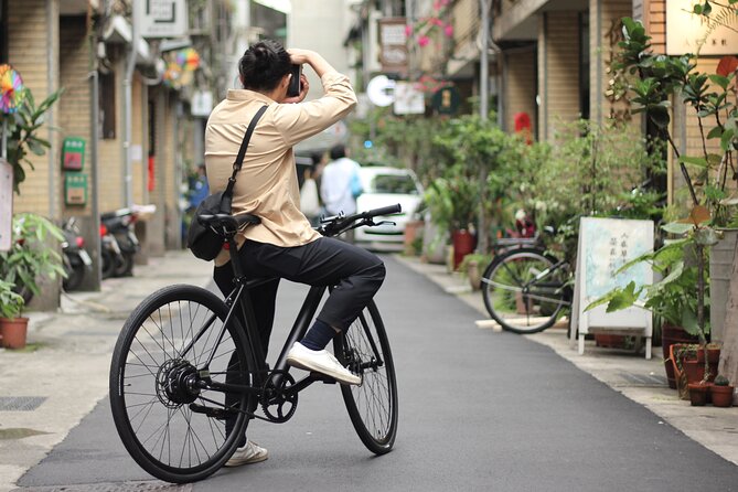 Best E-bike Cycling Tour in Taipei - Includes Local Food & Drinks - Key points at a glance