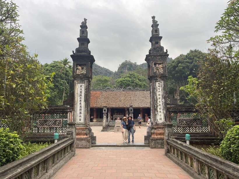 Best Ninh Binh Day Tour: Tam Coc - Hoa Lu - Lunch & Cycling - Meeting a three-generation Vietnamese family