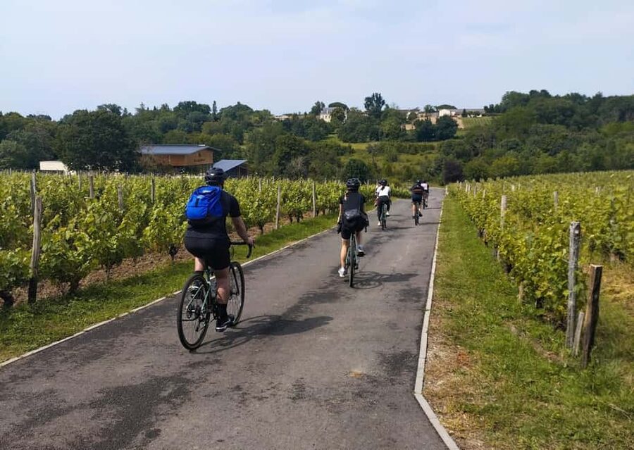 Bordeaux by Gravel Bike : Historic center & vineyards - Starting in Chartrons, Bordeaux’s old wine quarter