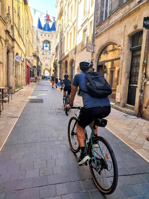 Bordeaux by Gravel Bike : Historic center & vineyards - Following the Garonne into the Entre-Deux-Mers countryside