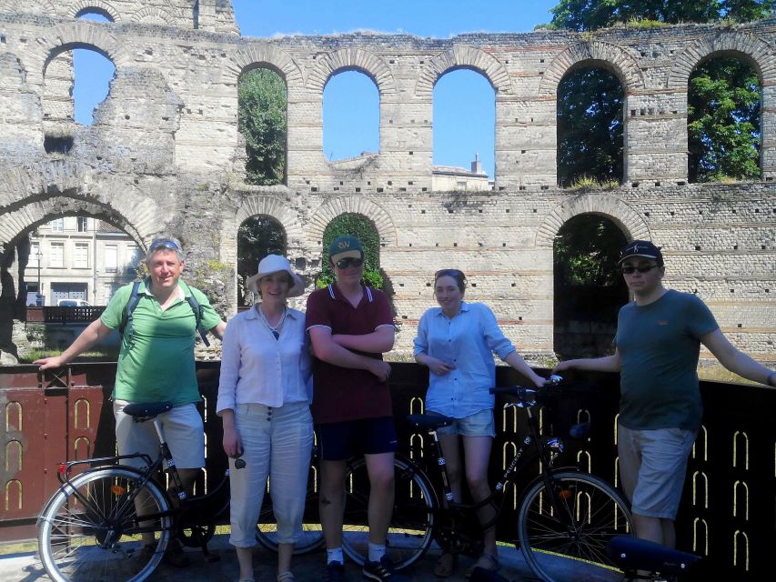 Bordeaux: Essentials 3-Hour Bike Ride - Grosse Cloche and the Saint-Michel quarter