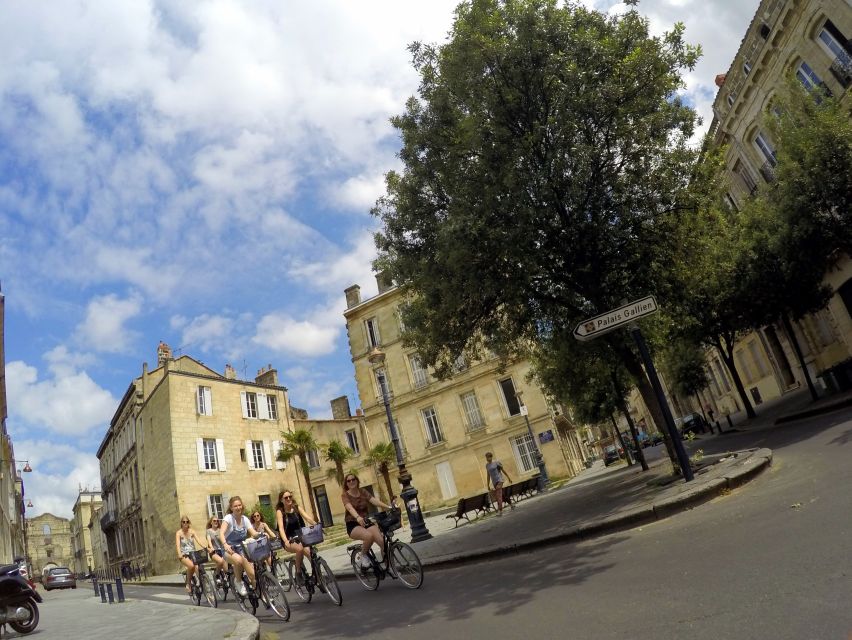 Bordeaux: Essentials 3-Hour Bike Ride - Pont Jacques Chaban-Delmas and the riverfront