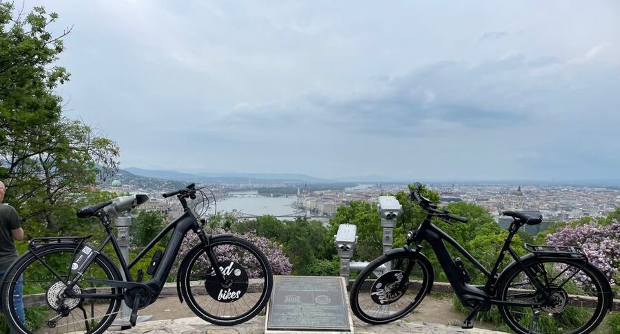 Budapest: Buda Hills 1/2-Day Private e-bike Adventure Tour - Starting downtown and crossing Chain Bridge