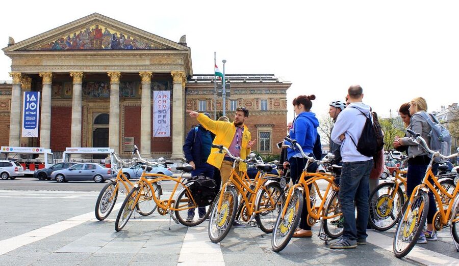 Budapest: Danube River Views Bike Ride - Why a bicycle is a smart way to see Budapest