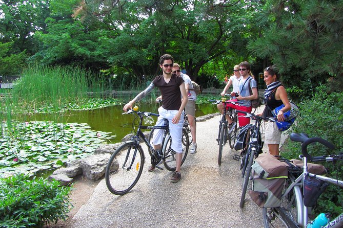 Budapest to Szentendre bike & boat tour - A drink break at Romai Bank