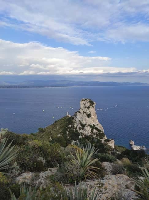 Cagliari: Bike & Hike Tour - From La Marina to the harbor by e-bike