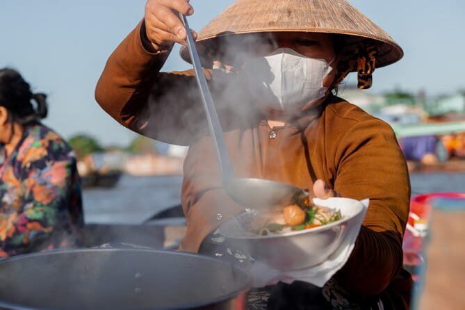 Cai Rang Floating Market Tour & Rural Cycling - A closer look at the market itself