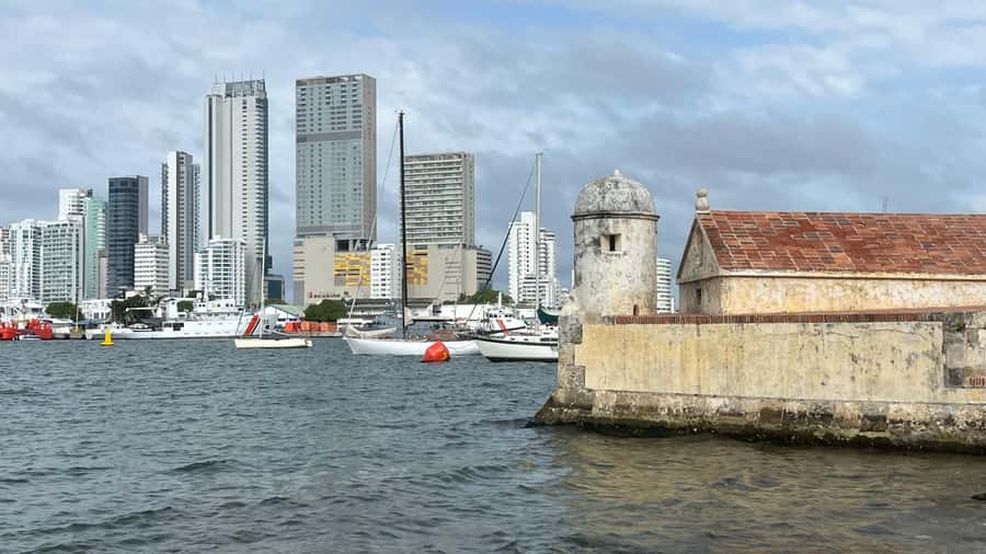 CARTAGENA: BIKE RIDE WITH LUNCH AT BOURDAIN'S FAVORITE SPOT - Key points before you book