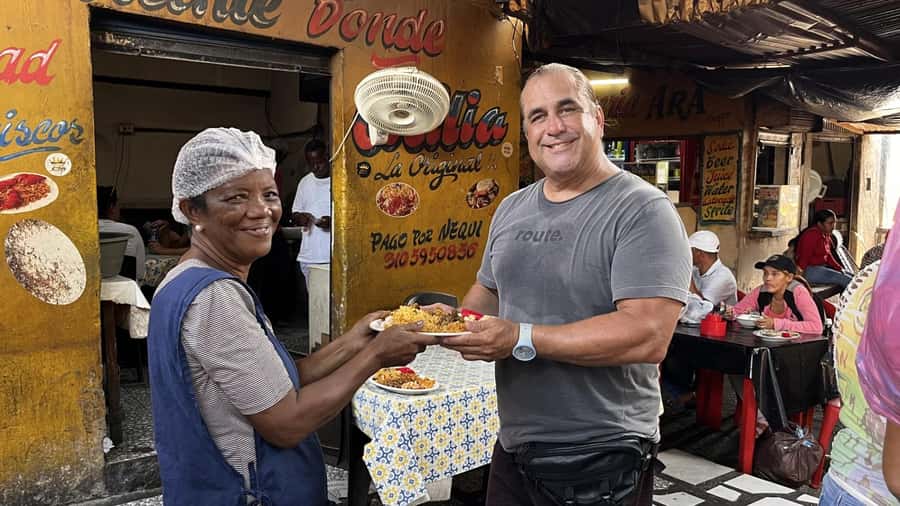 CARTAGENA: BIKE RIDE WITH LUNCH AT BOURDAIN'S FAVORITE SPOT - Who should book this tour