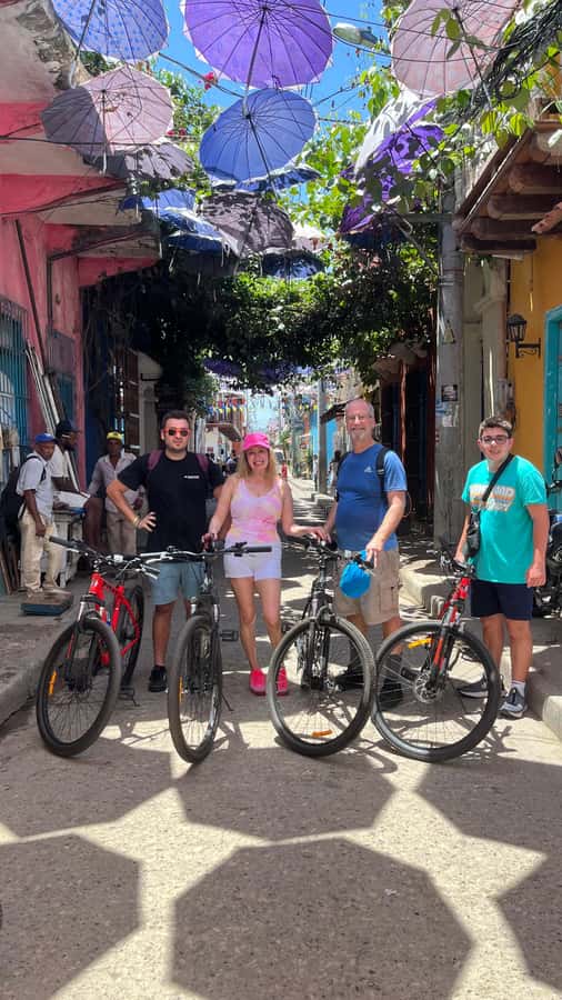 CARTAGENA: BIKE RIDE WITH LUNCH AT BOURDAIN'S FAVORITE SPOT - Cartagena Bay and San Sebastián Fort