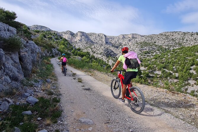 Cassis: Three Calanques Tour by Electric Mountain Bike - The En Vau viewpoint and the limestone coves