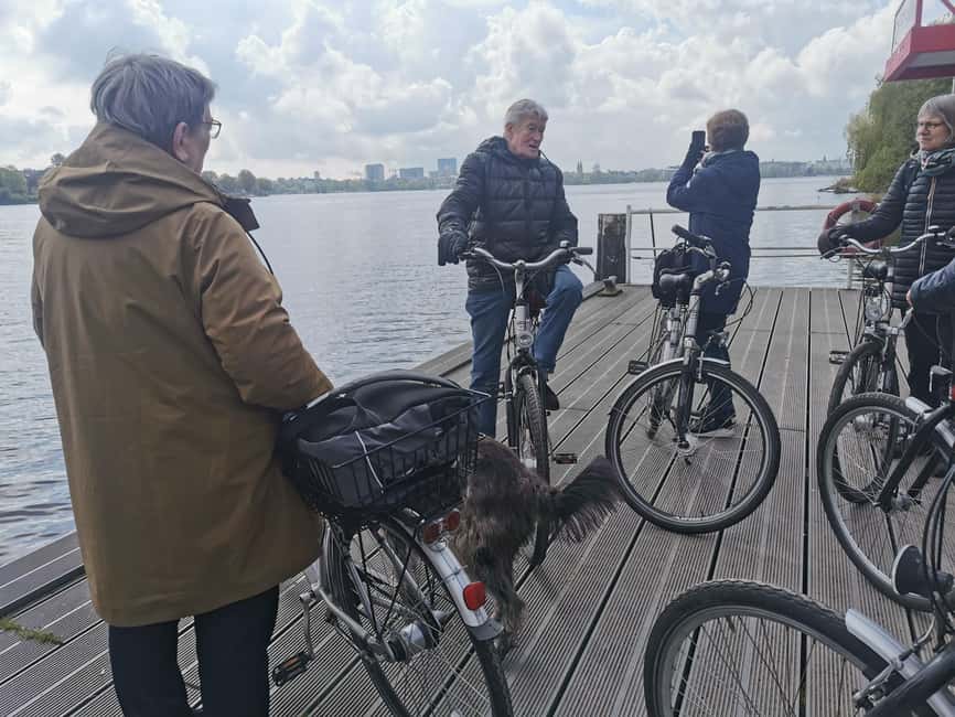 Celebs, Waterfronts and Nature Cycle Tour - Goldbekufer and Winterhuder Kanal make the city feel close