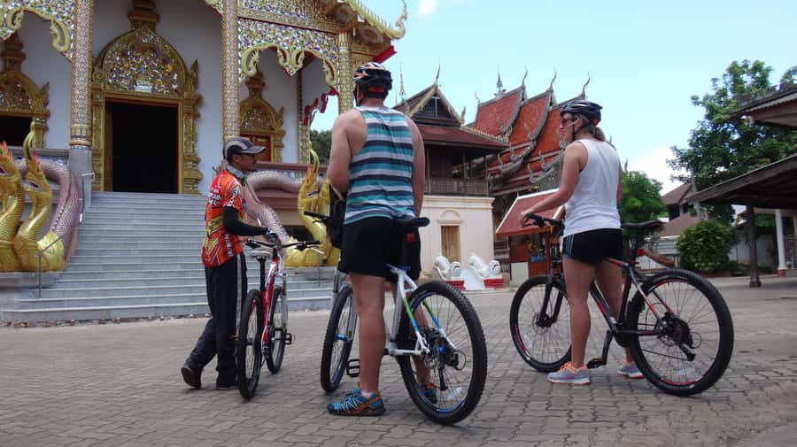Chiang Mai: 25km Leisure Mountain Biking & Jungle Kayaking - Cycling through rice fields and village roads