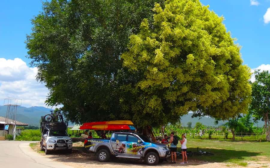 Chiang Mai: 25km Leisure Mountain Biking & Jungle Kayaking - Wat Ban Den and its many shrines